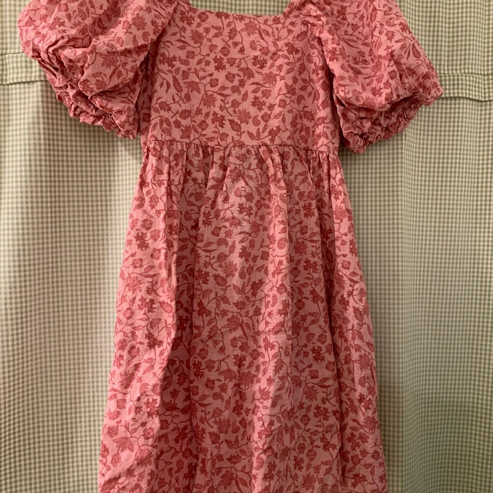 Gorgeous strawberry fields puff-sleeve dress.